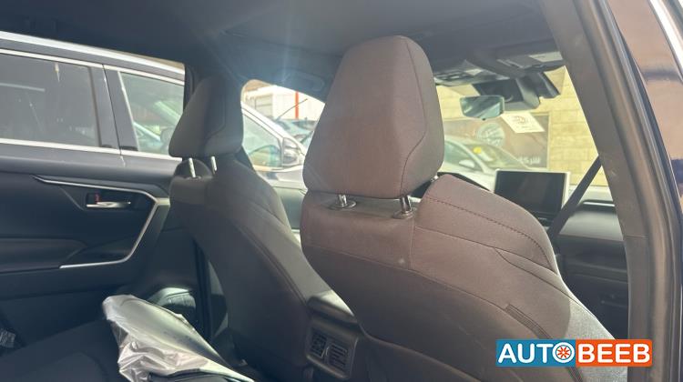 تويوتا راف فور 2023