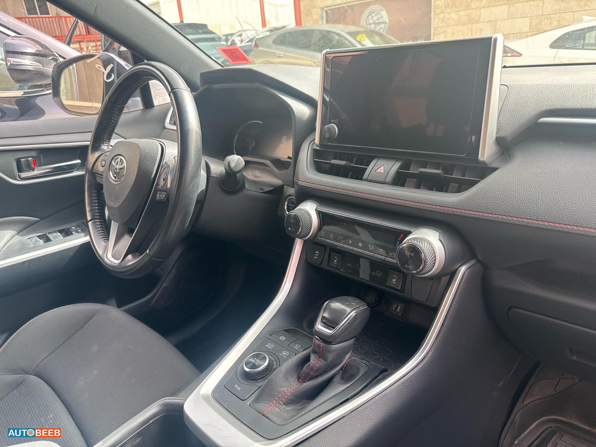 تويوتا راف فور 2023