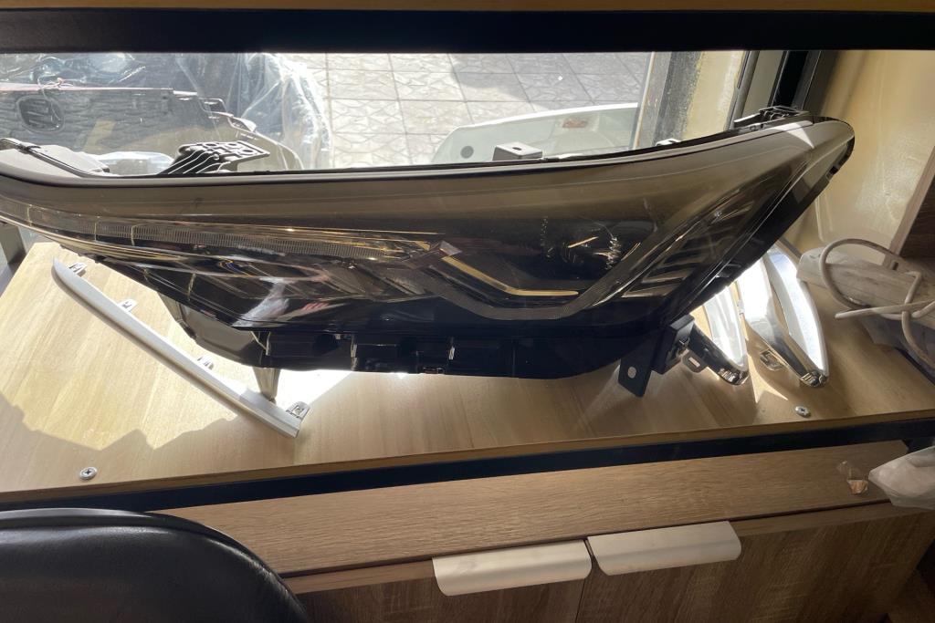 ضوء امامي يمين شمال شانجان cs75 2023 2024 2025