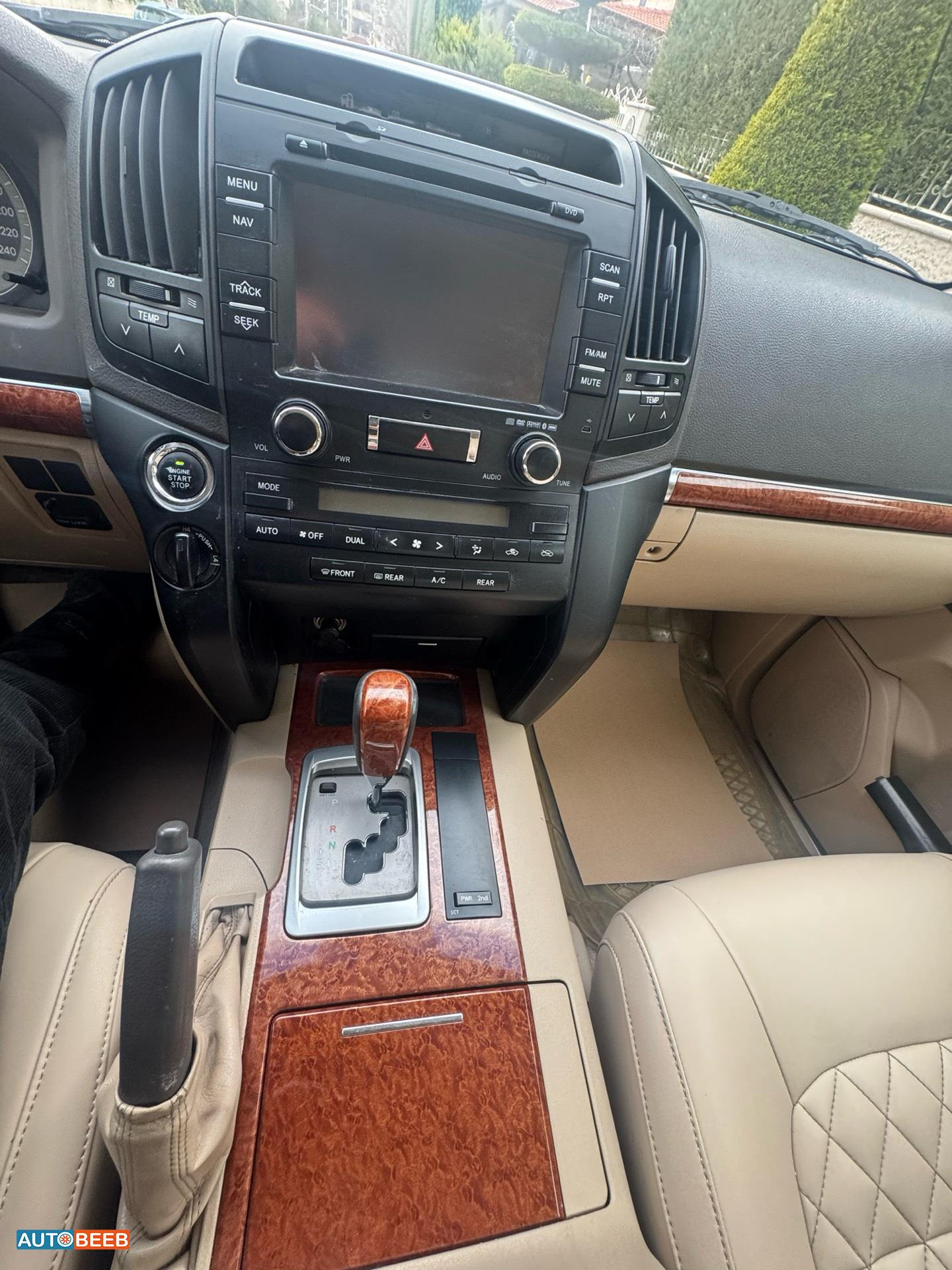 Toyota Land Cruiser 2013