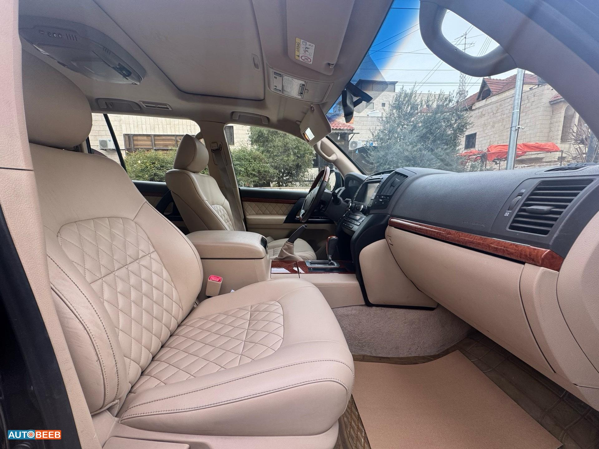 Toyota Land Cruiser 2013