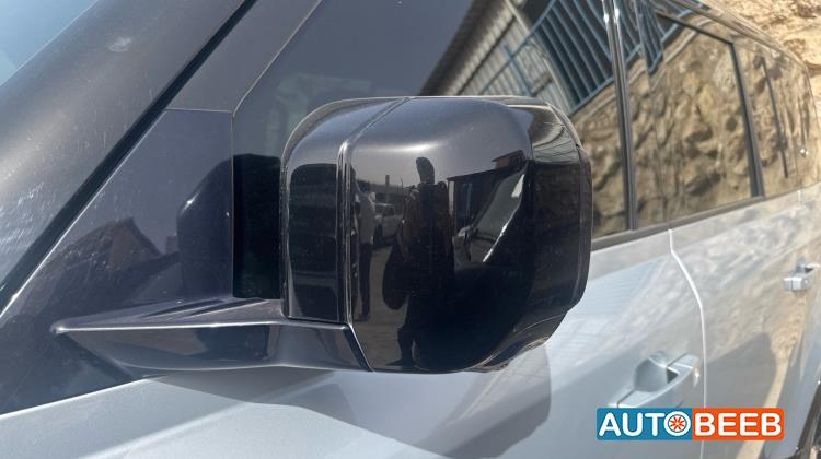 لاندروفر ديفندر 2021