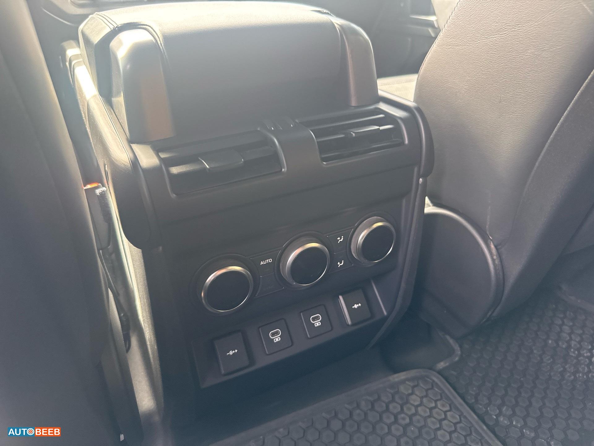 لاندروفر ديفندر 2021