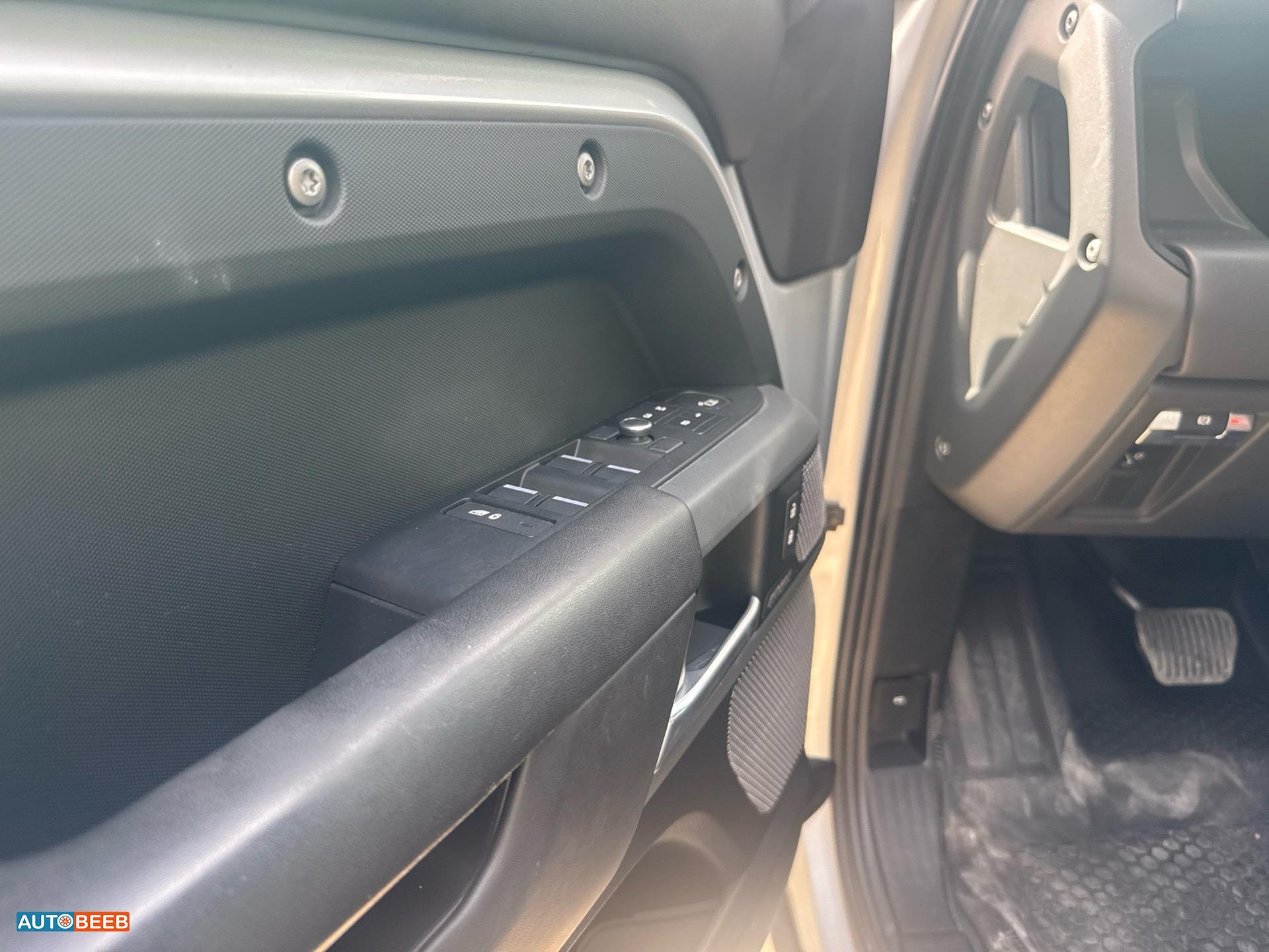 لاندروفر ديفندر 2021