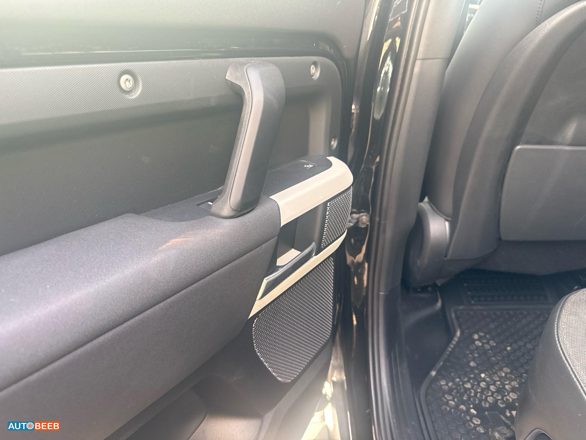 لاندروفر ديفندر 2021