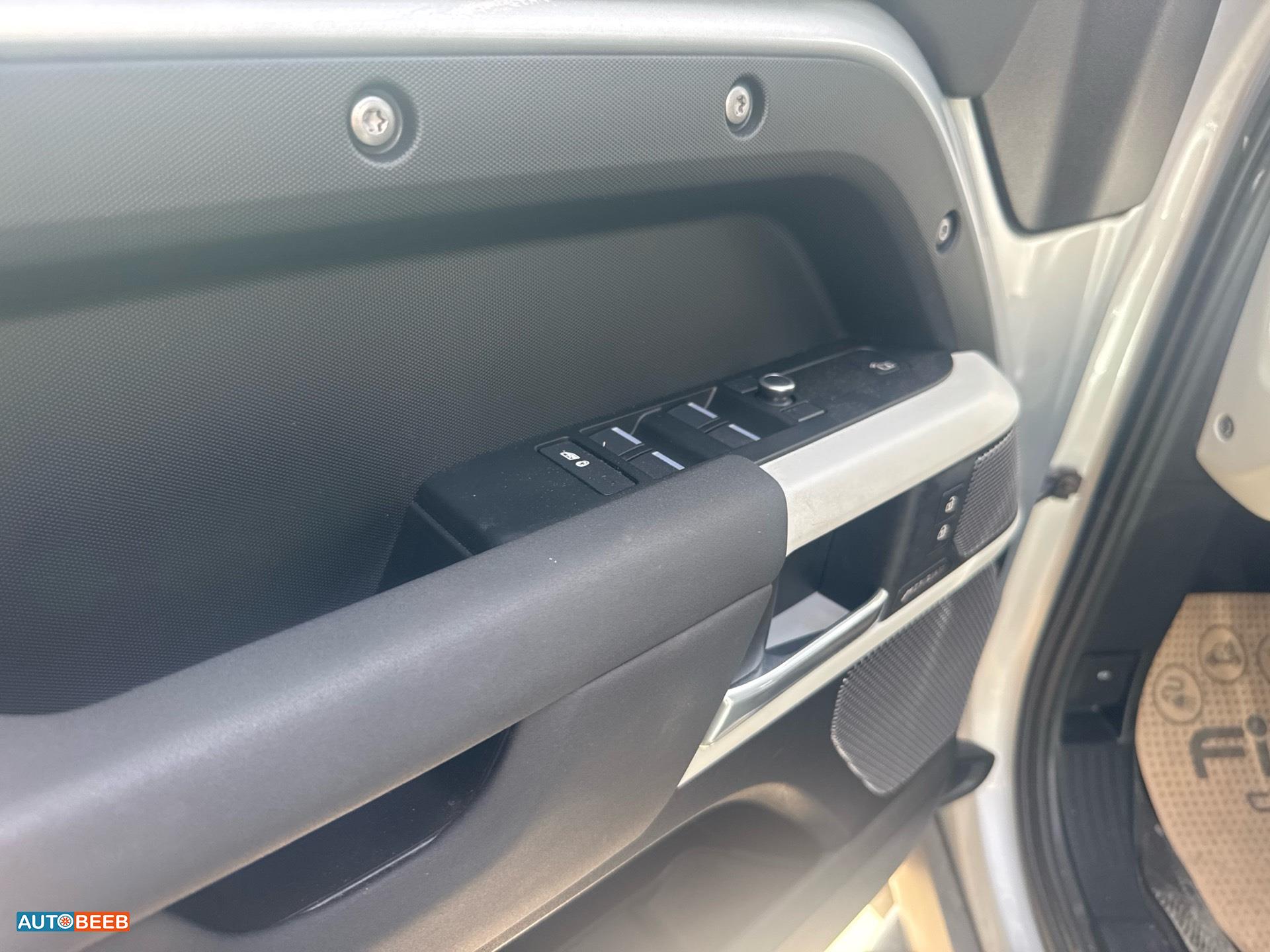 لاندروفر ديفندر 2021