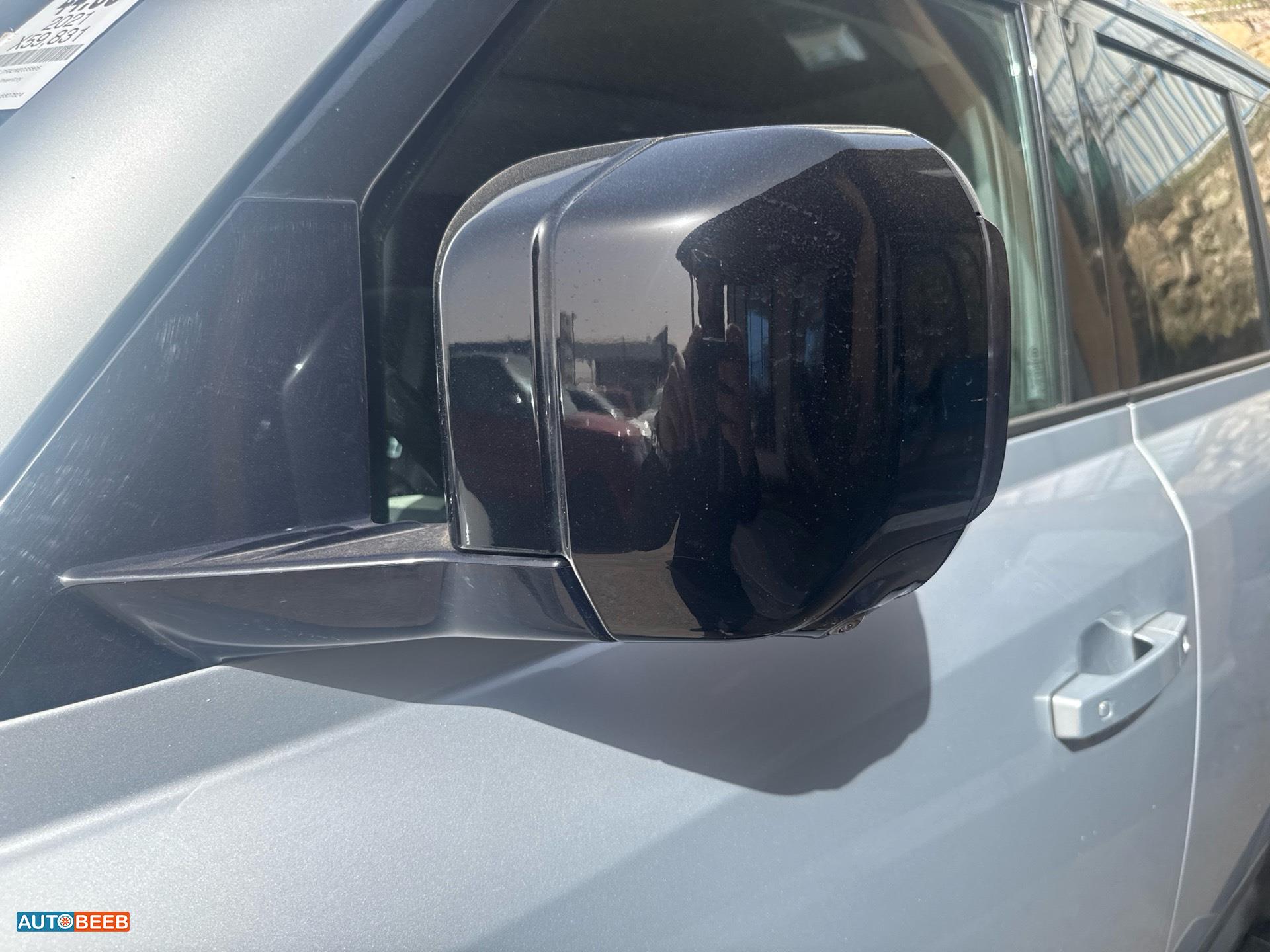 لاندروفر ديفندر 2021