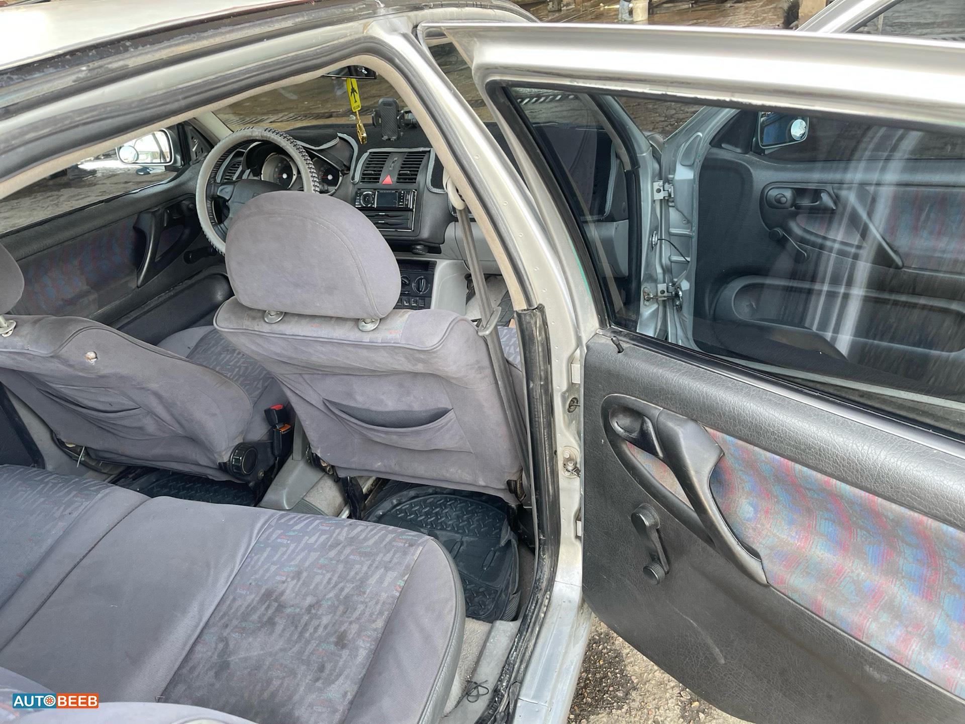 فولكس فاجن بولو 2001