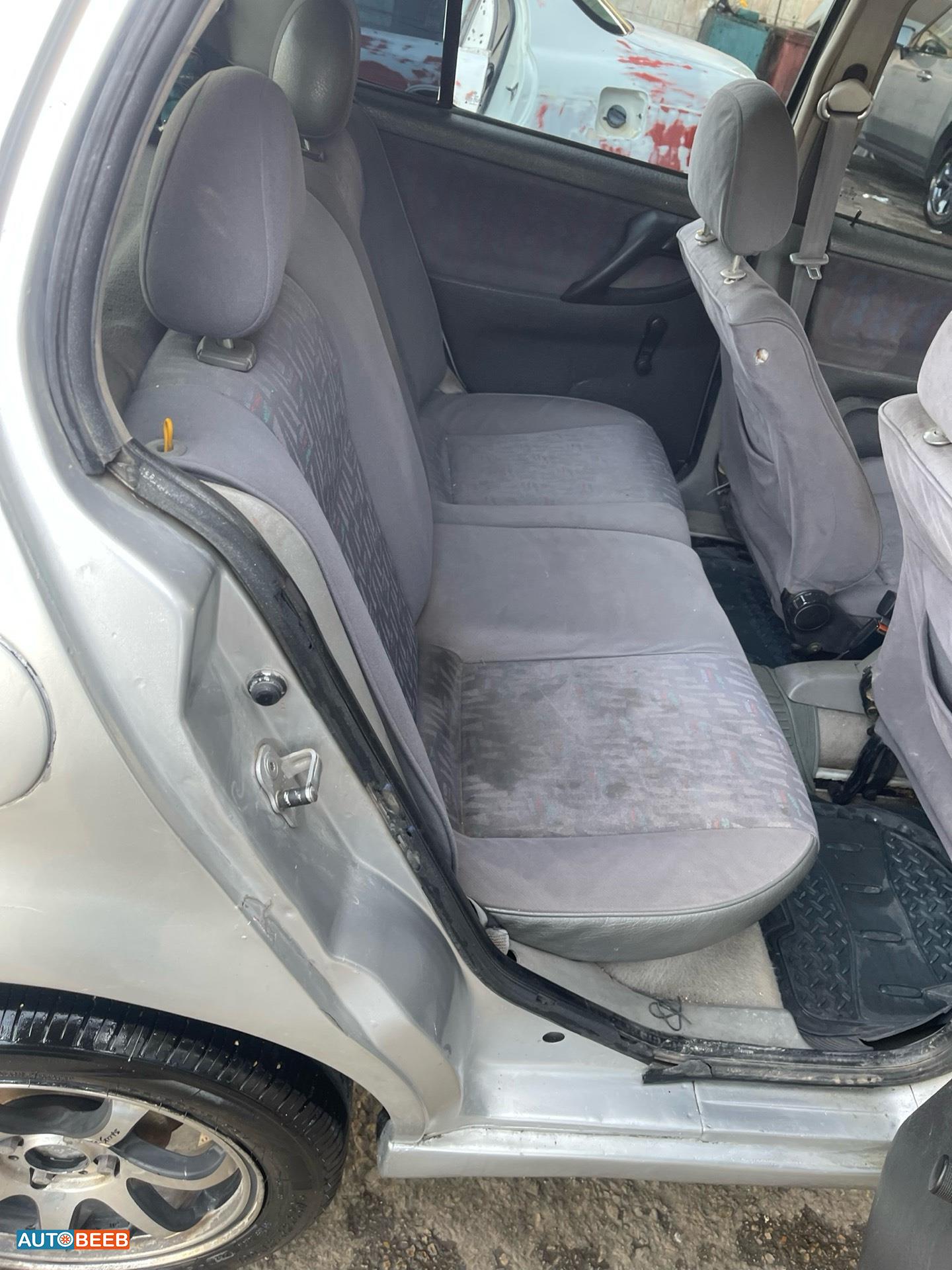 فولكس فاجن بولو 2001