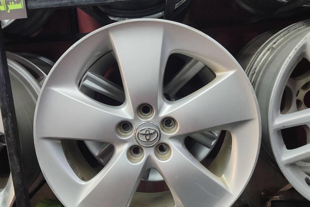 طقم جنطات تويوتا بريوس اوروبي قياس 17