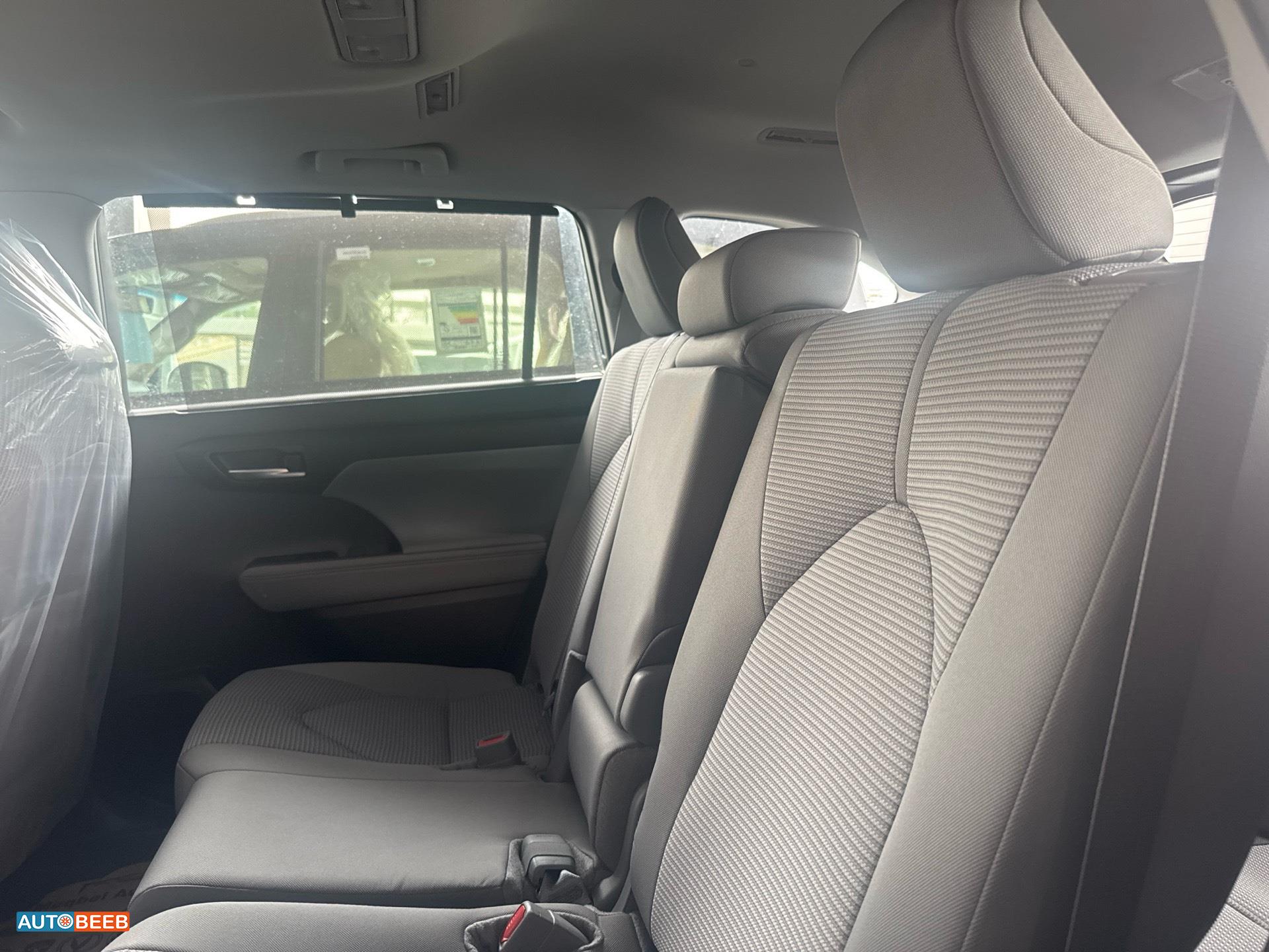 Toyota Highlander 2025