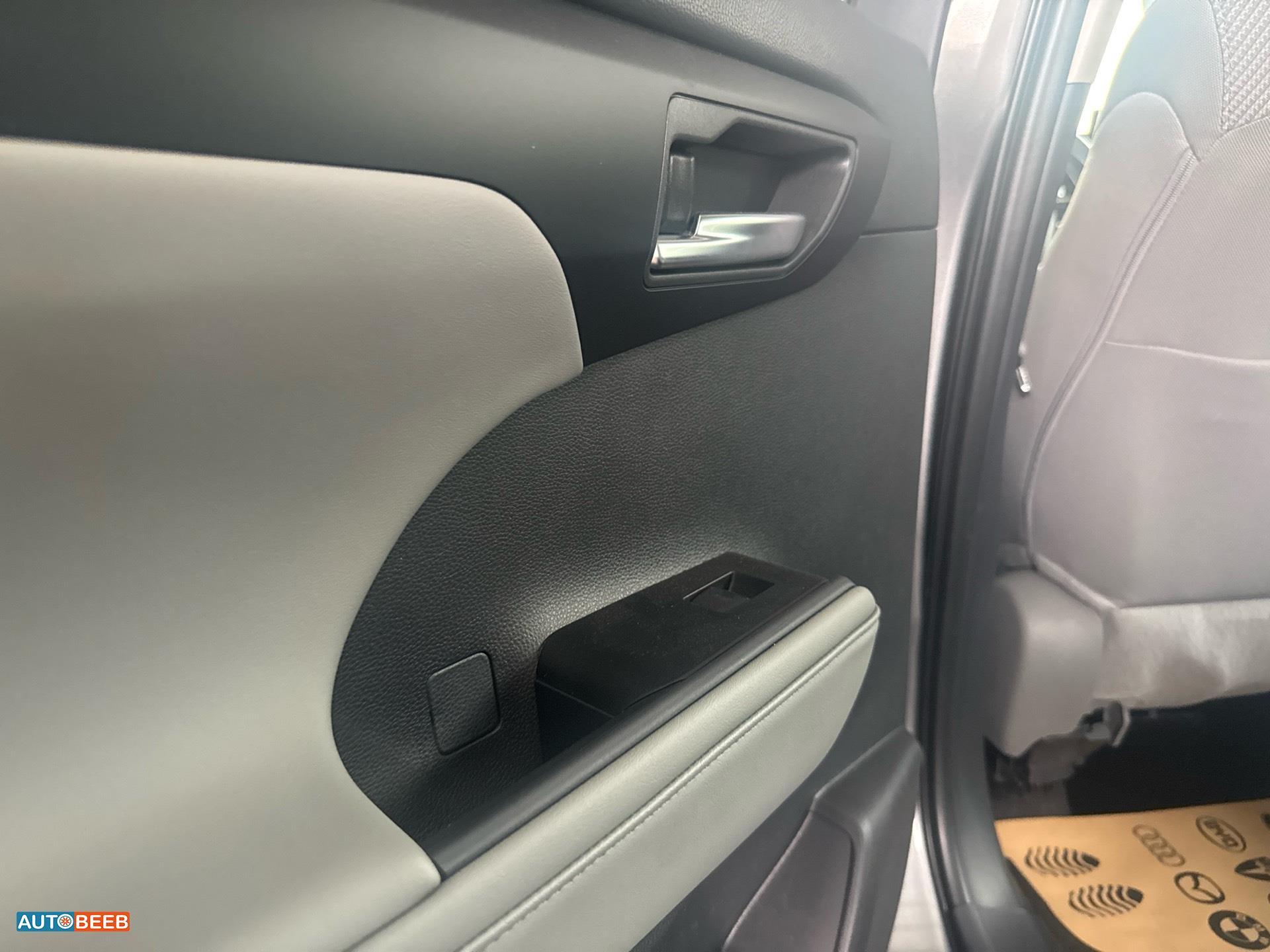 Toyota Highlander 2025