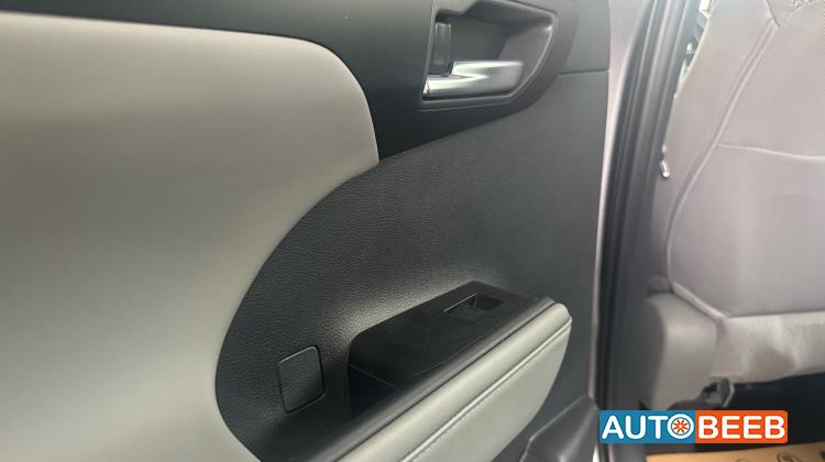 Toyota Highlander 2025