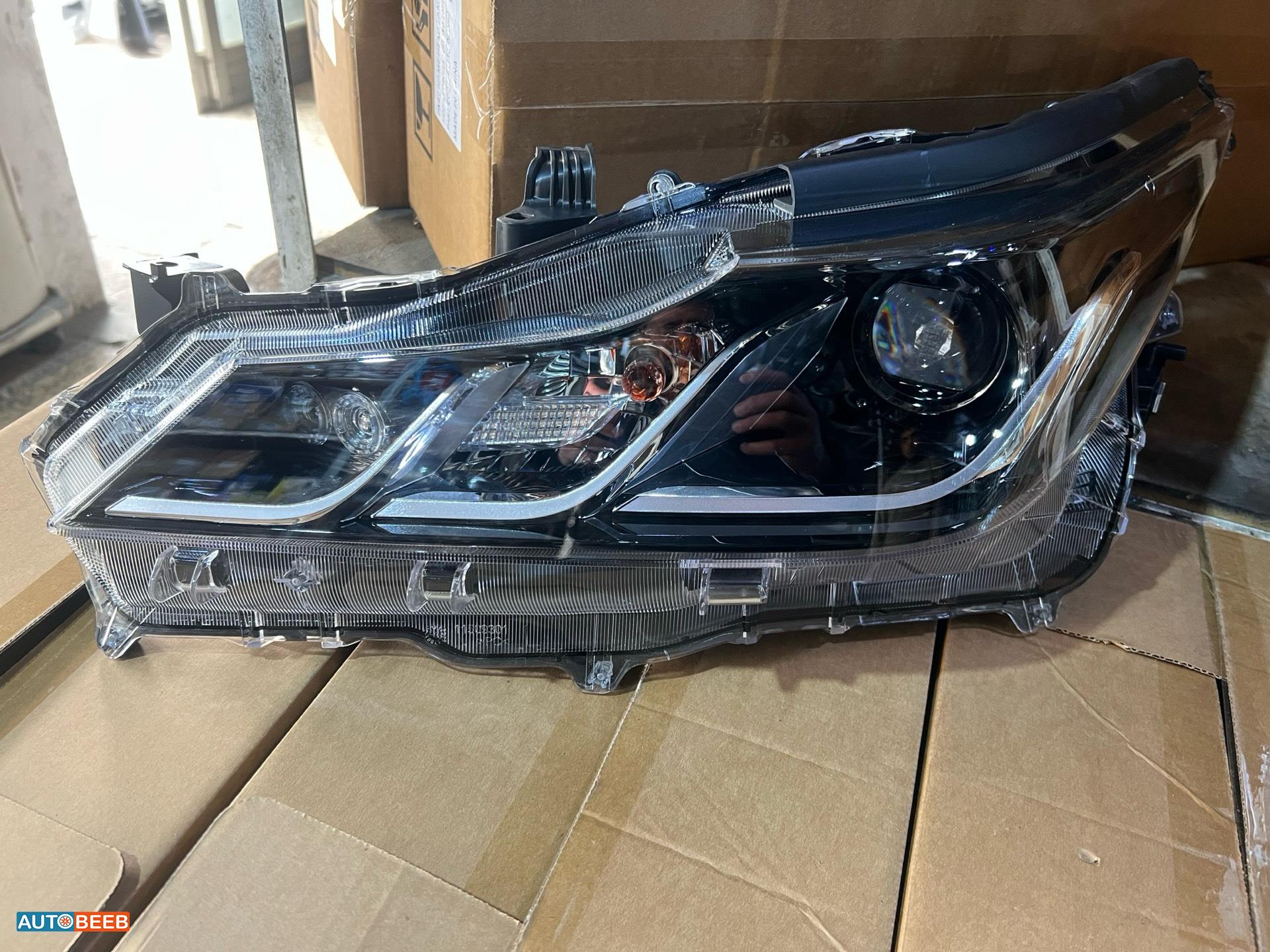 ضوء امامي تويوتا كورولا 2024