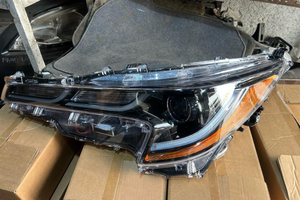 ضوء امامي تويوتا كورولا أمريكي