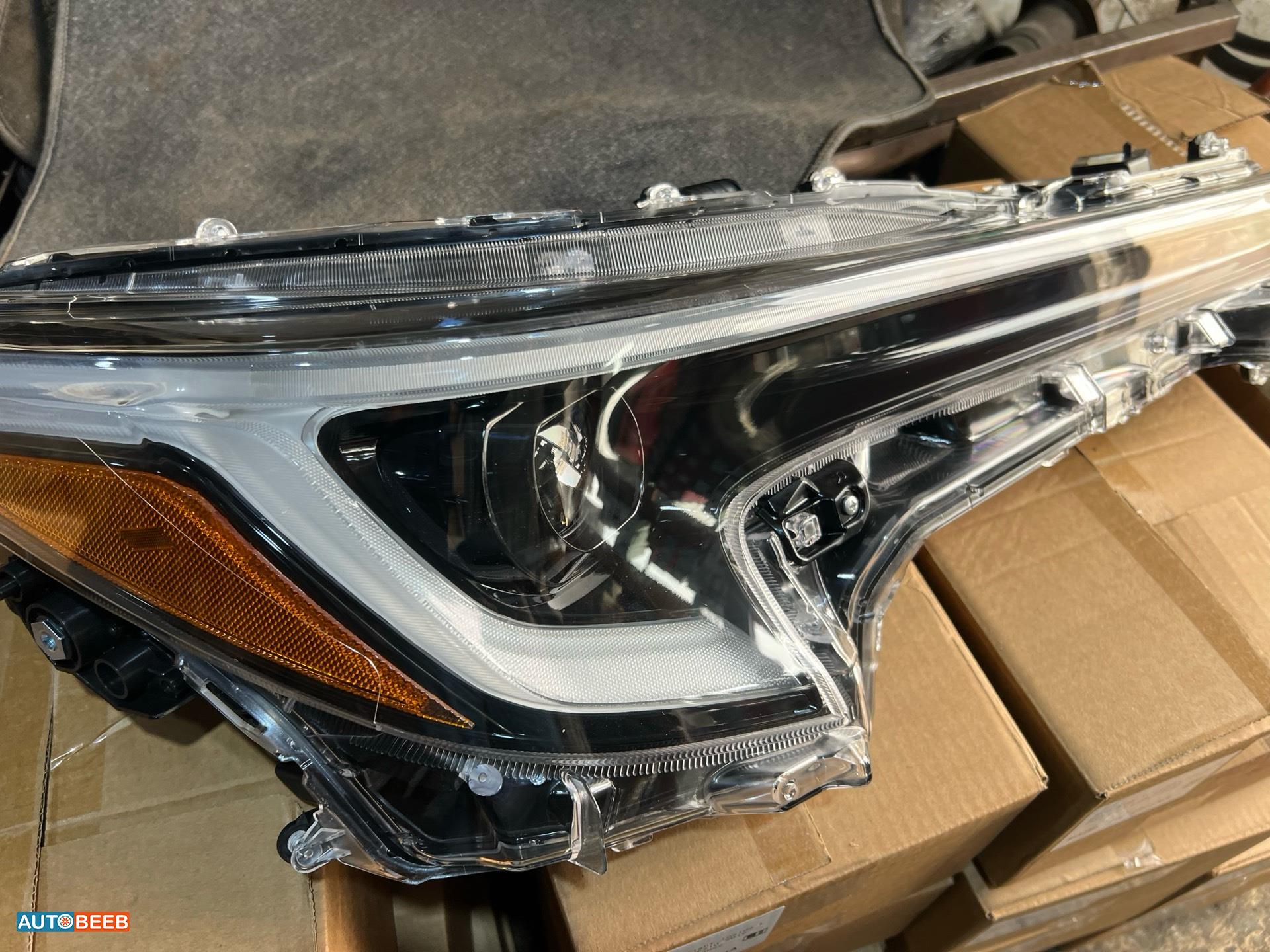 ضوءً امامي تويوتا كورولا LEVIN 2024