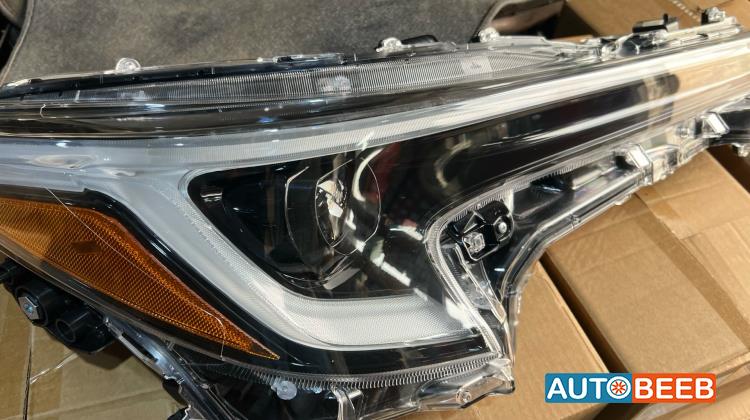 ضوءً امامي تويوتا كورولا LEVIN 2024