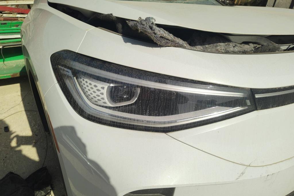 ضوء امامي يمين id4 2021 2022 2023 2024