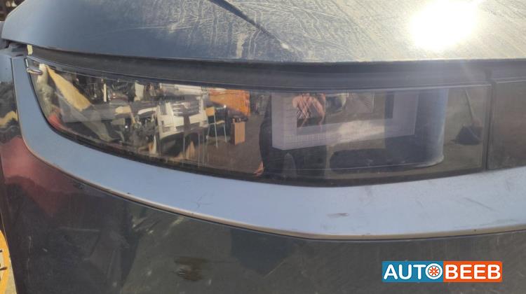 ضوء امامي يمين ايونيك 5 2025