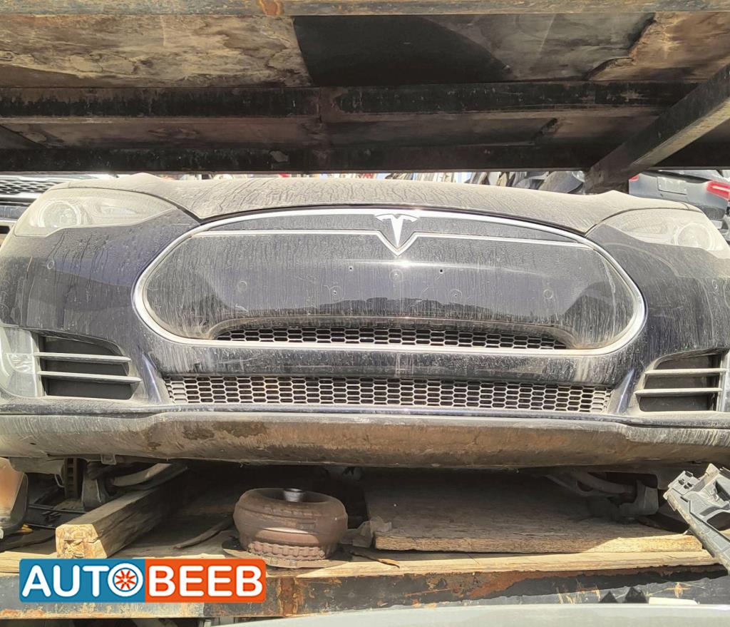 Body  Front clip Tesla S