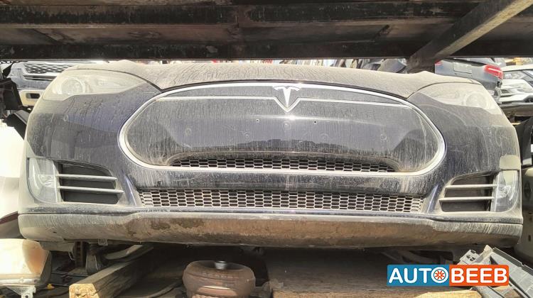 Body  Front clip Tesla S