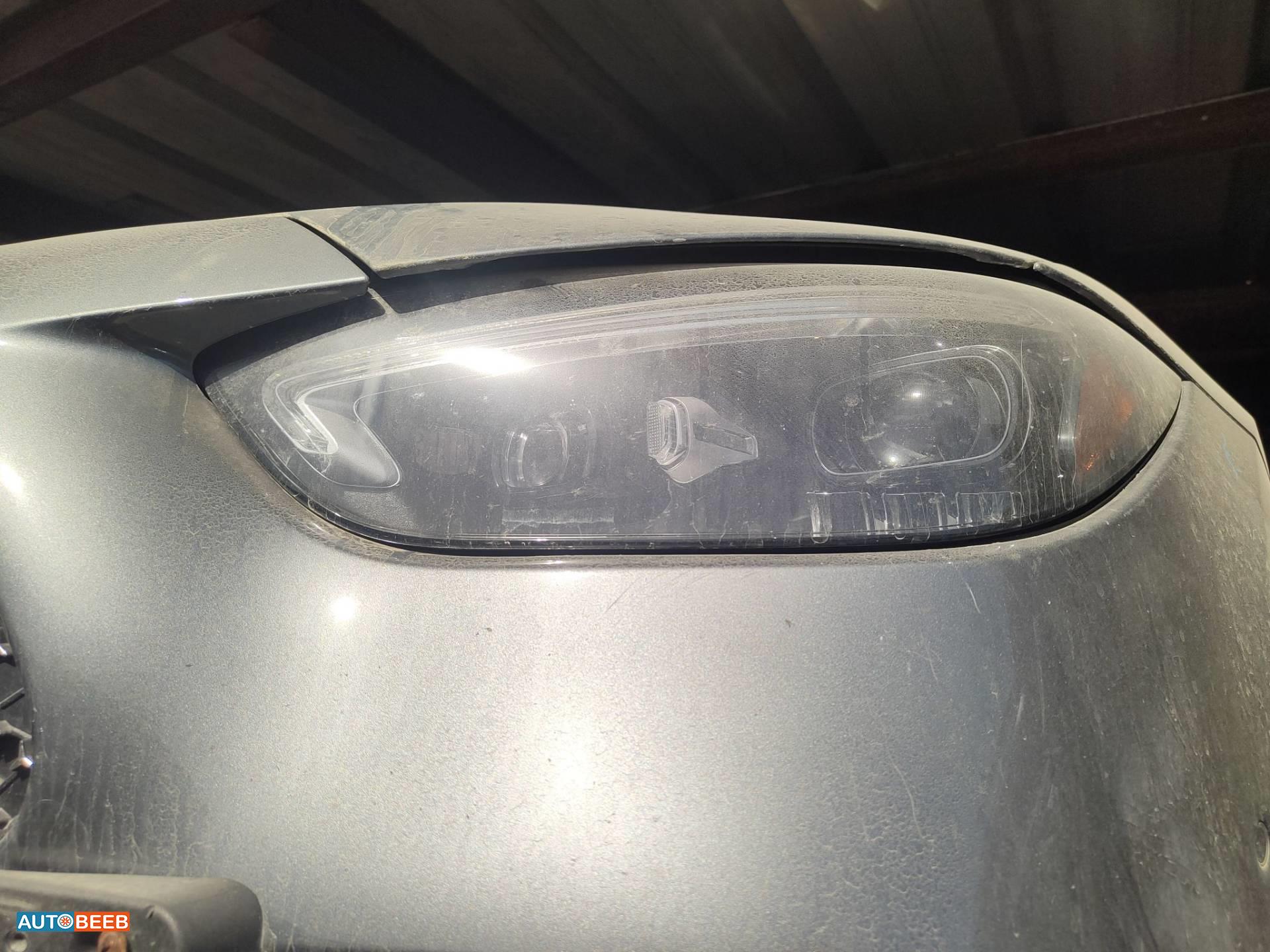 ضوء امامي شمال مرسيدس c200 2024 2025