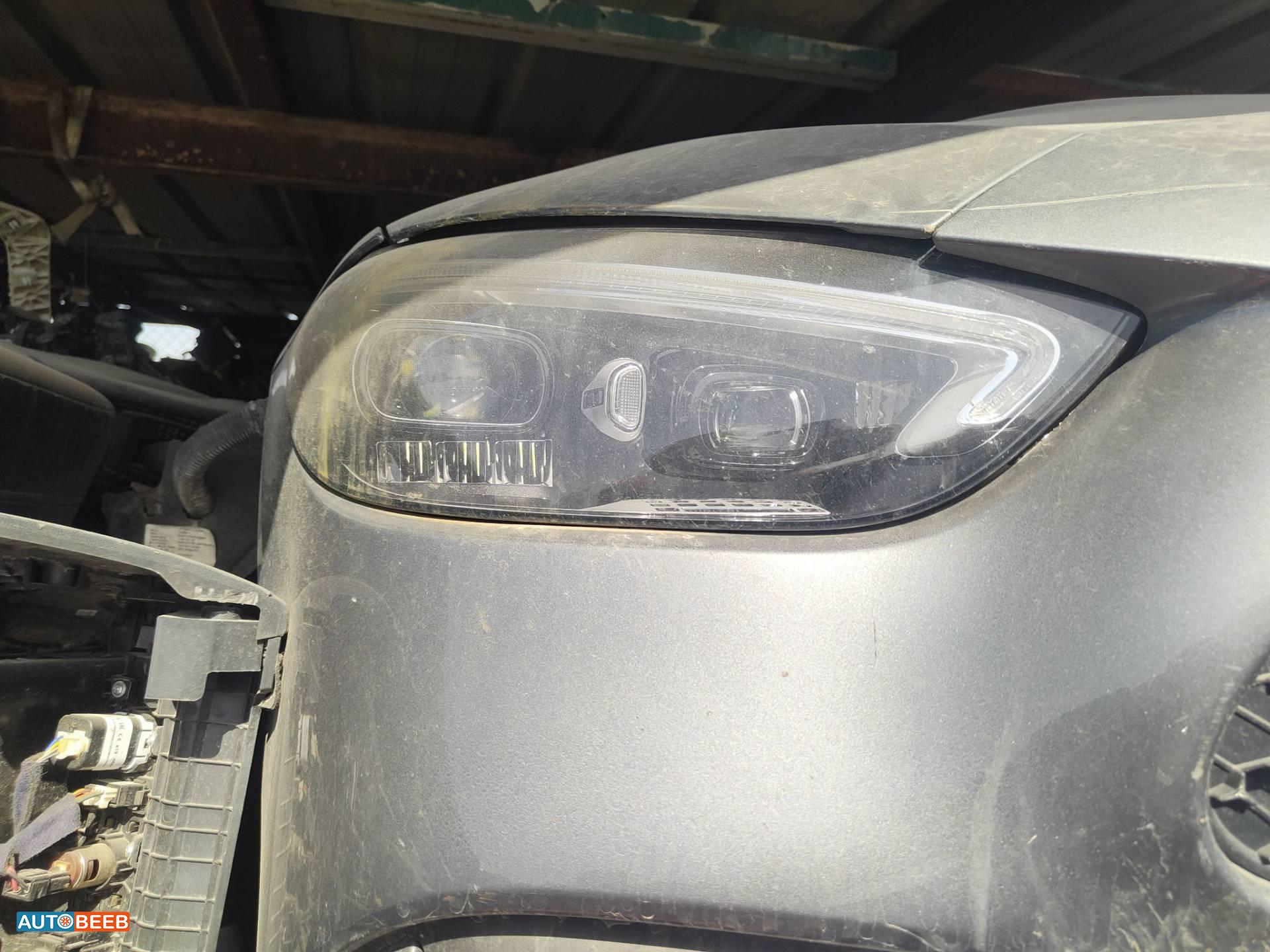 ضوء امامي يمين مرسيدس C200 2024 2025