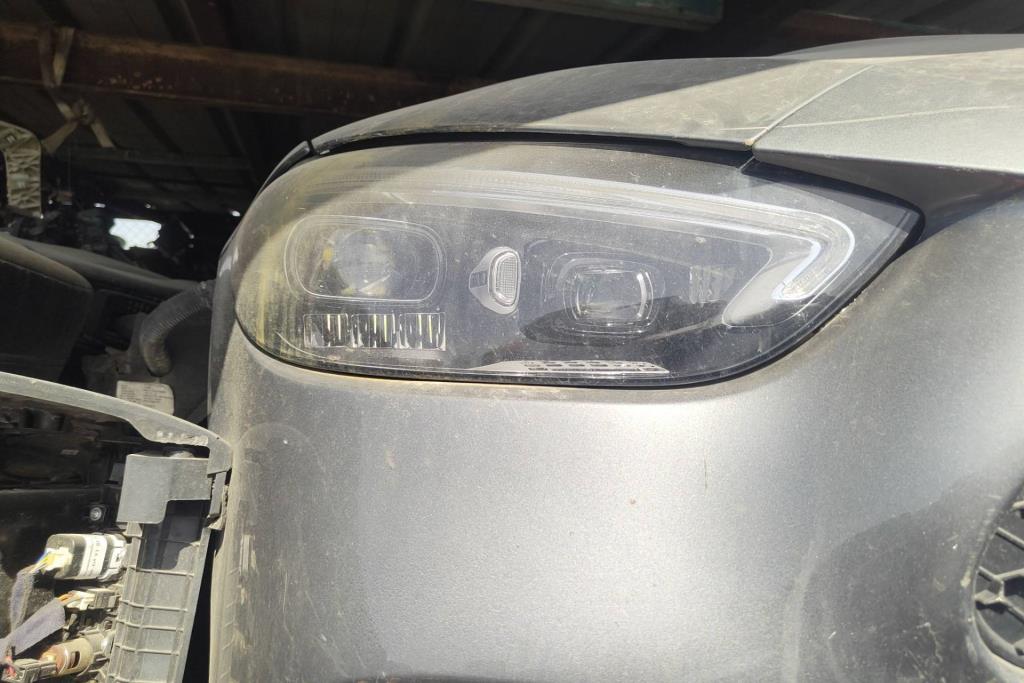 ضوء امامي يمين مرسيدس C200 2024 2025