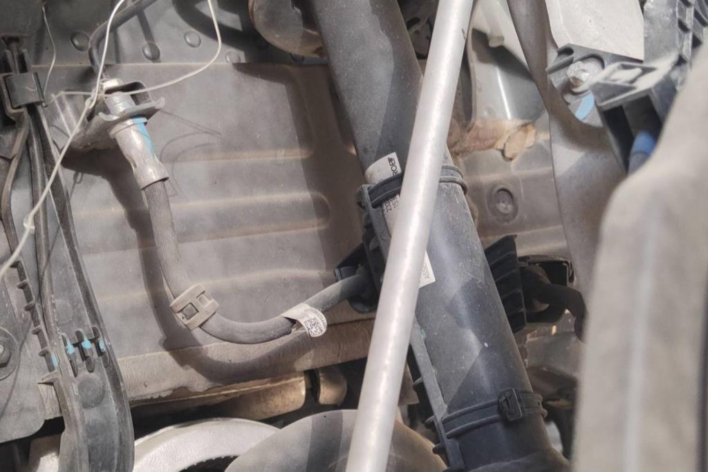 عامود توازن مرسيدس C200 2024 2025