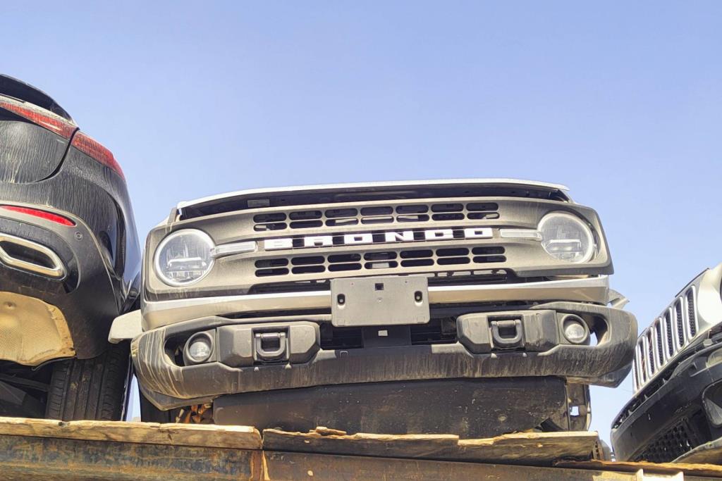 Body  Front clip Ford Bronco
