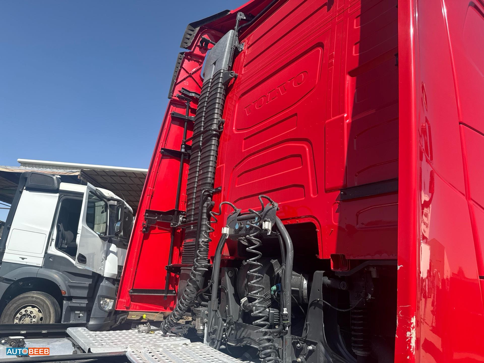 راس تريلا فولفو 2018