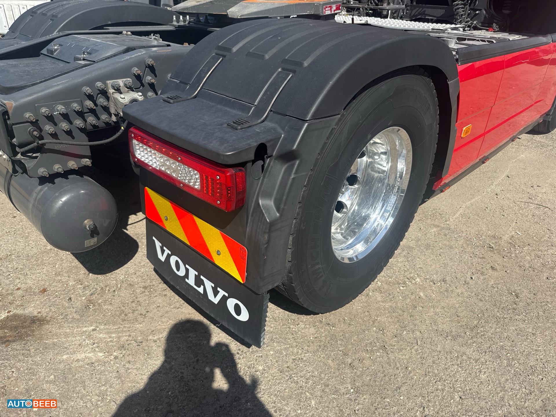 راس تريلا فولفو 2018