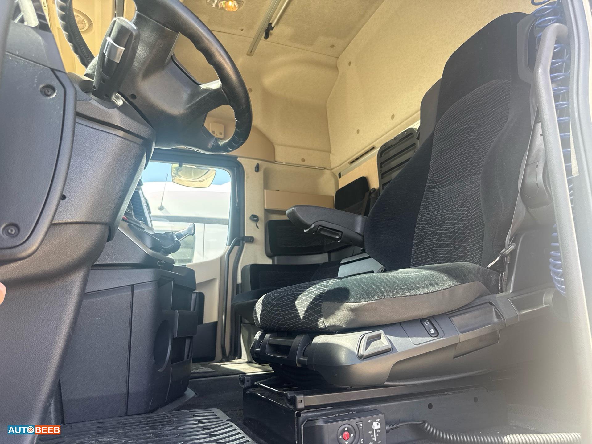 راس تريلا مرسيدس بنز 2015