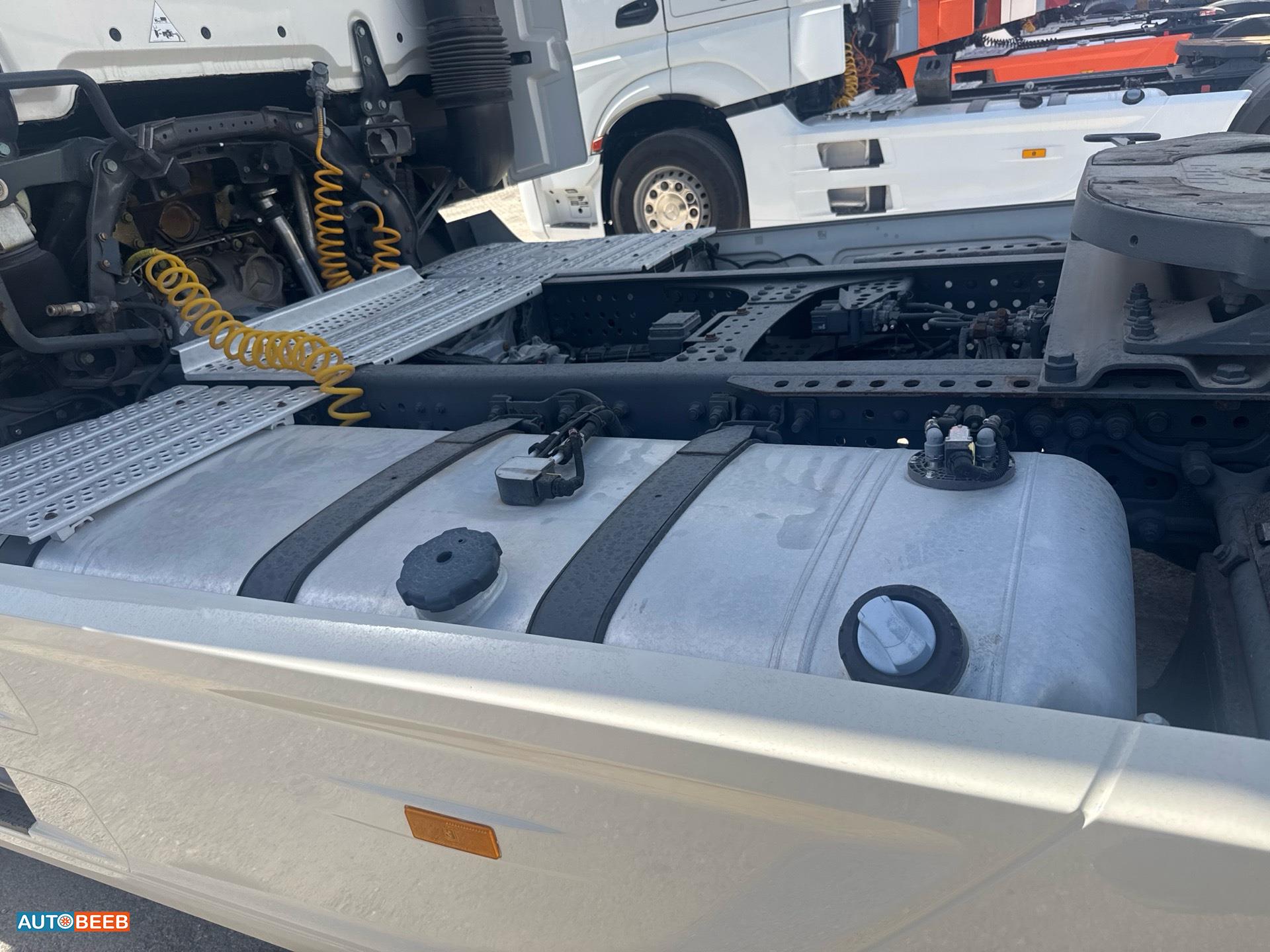 راس تريلا مرسيدس بنز 2015