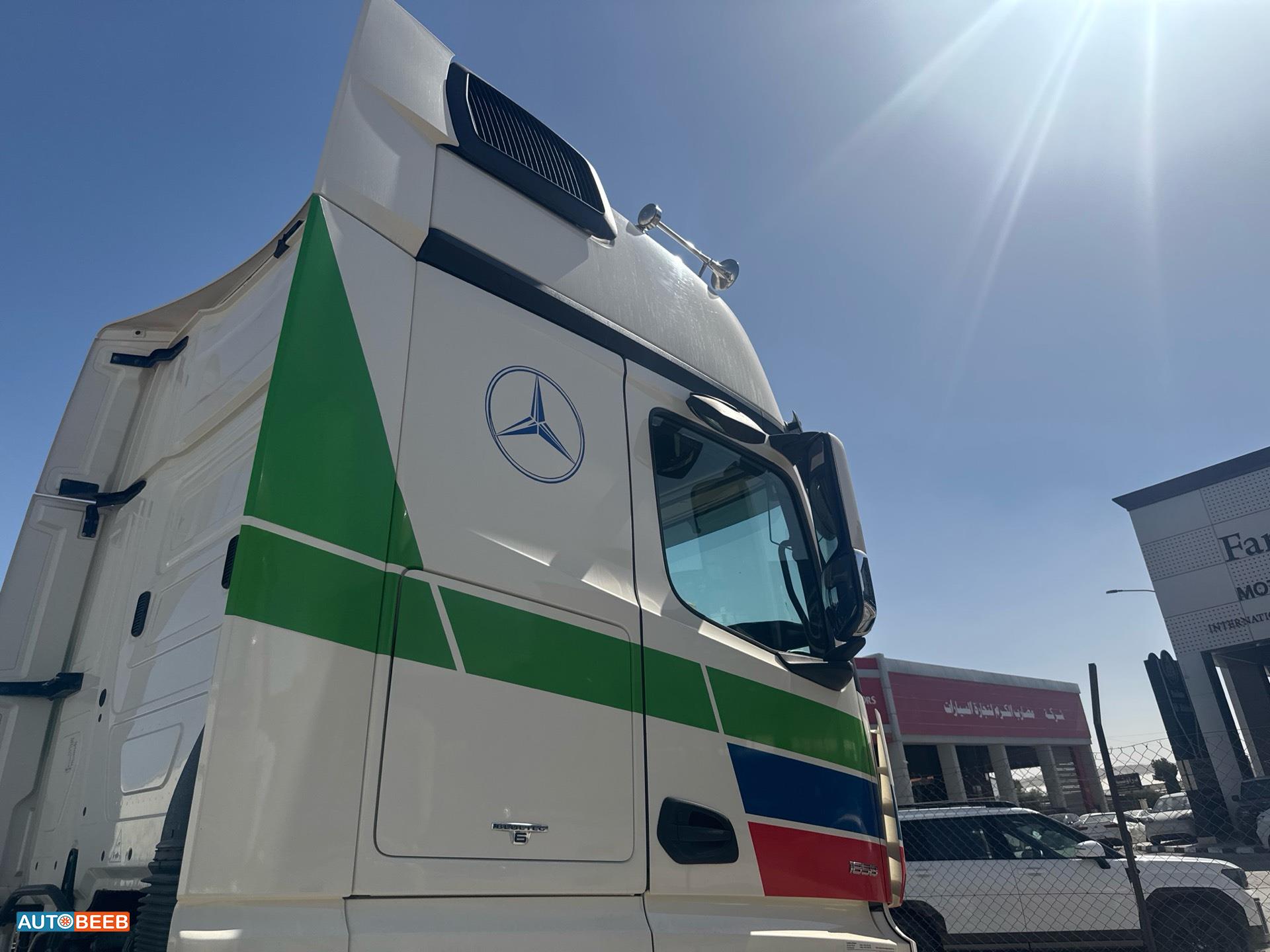 راس تريلا مرسيدس بنز 2015