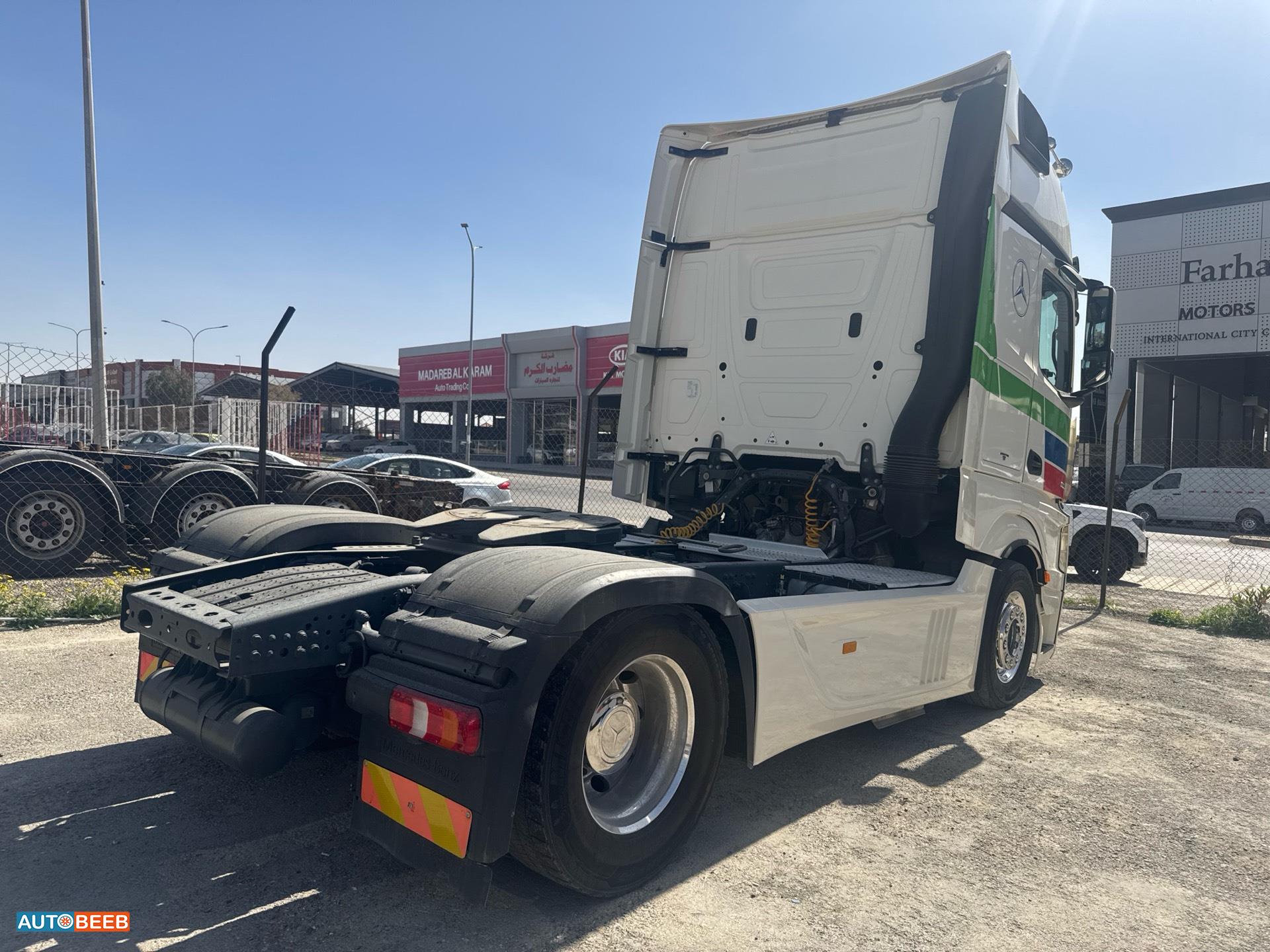 راس تريلا مرسيدس بنز 2015