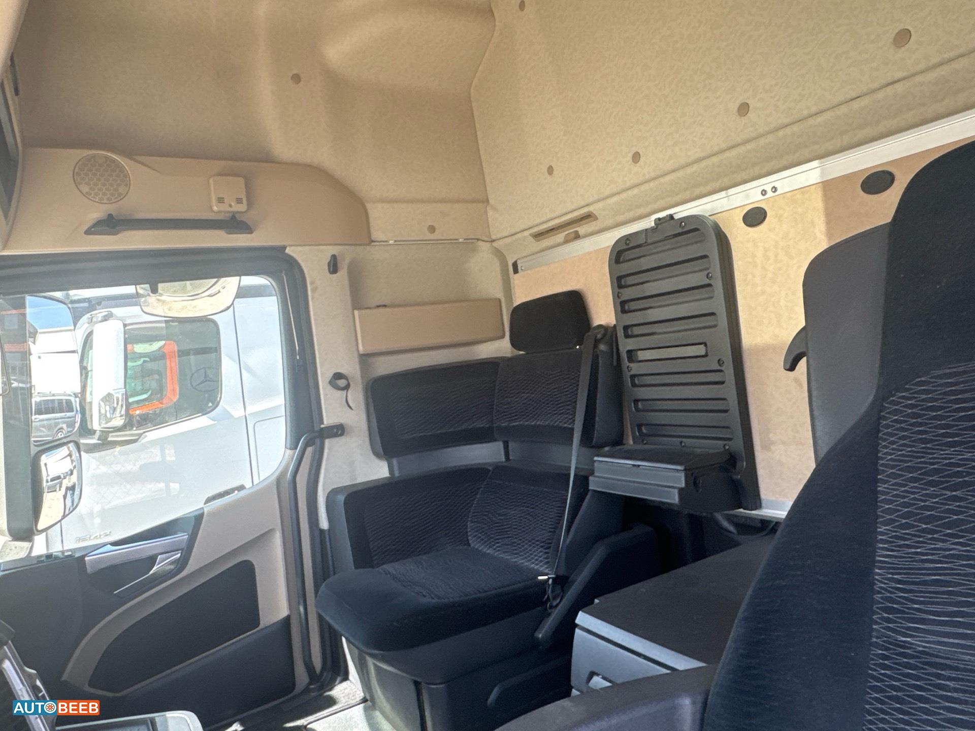 راس تريلا مرسيدس بنز 2015