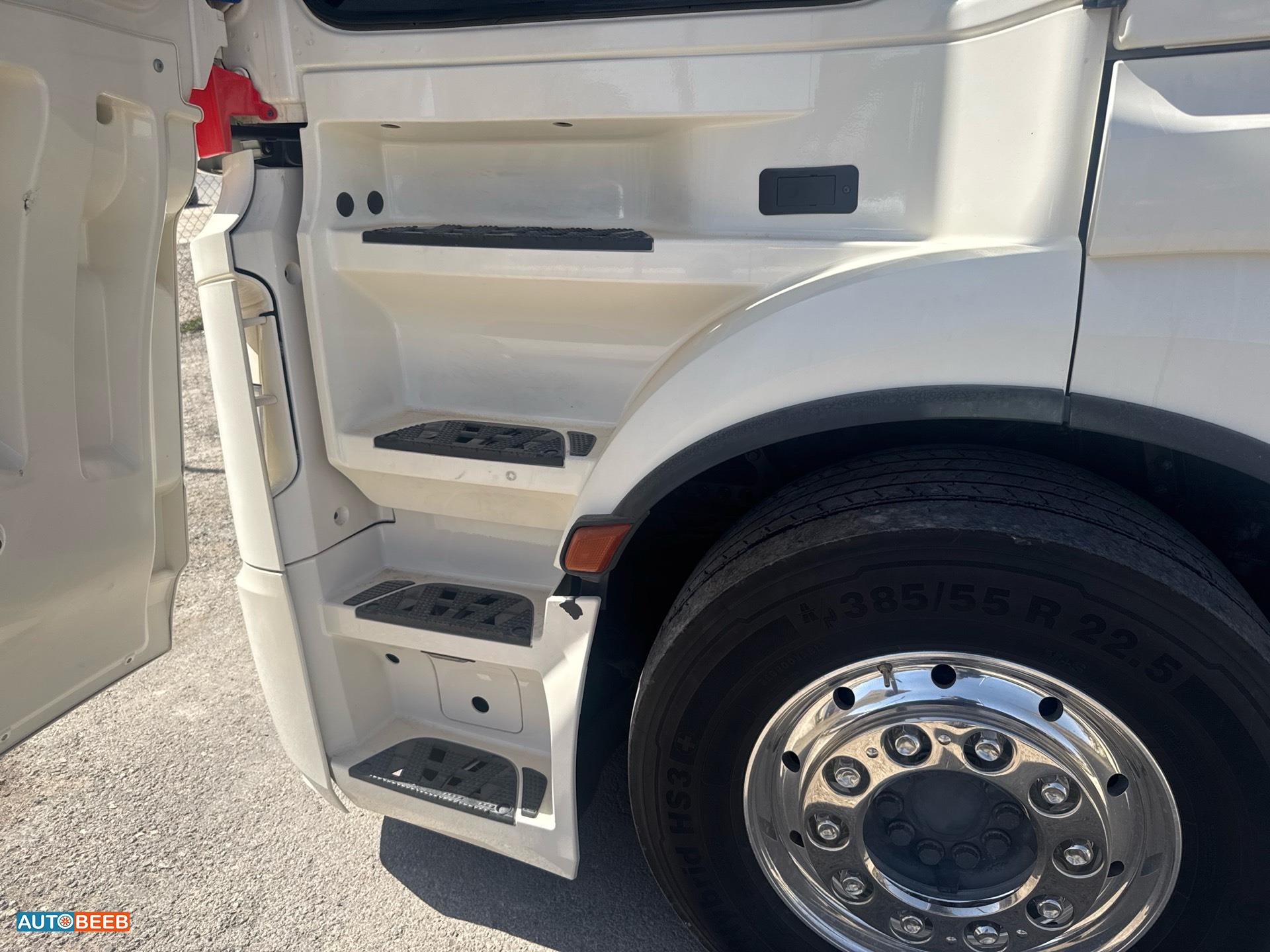 راس تريلا مرسيدس بنز 2015