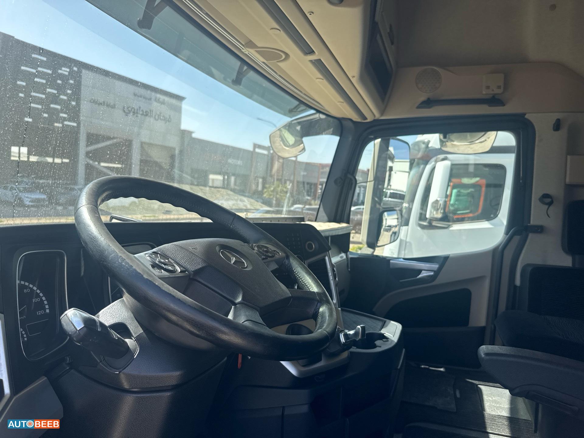 راس تريلا مرسيدس بنز 2015