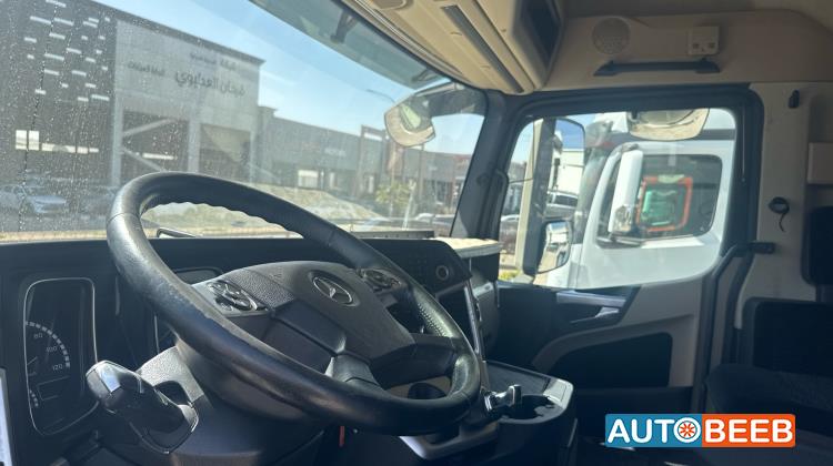 راس تريلا مرسيدس بنز 2015