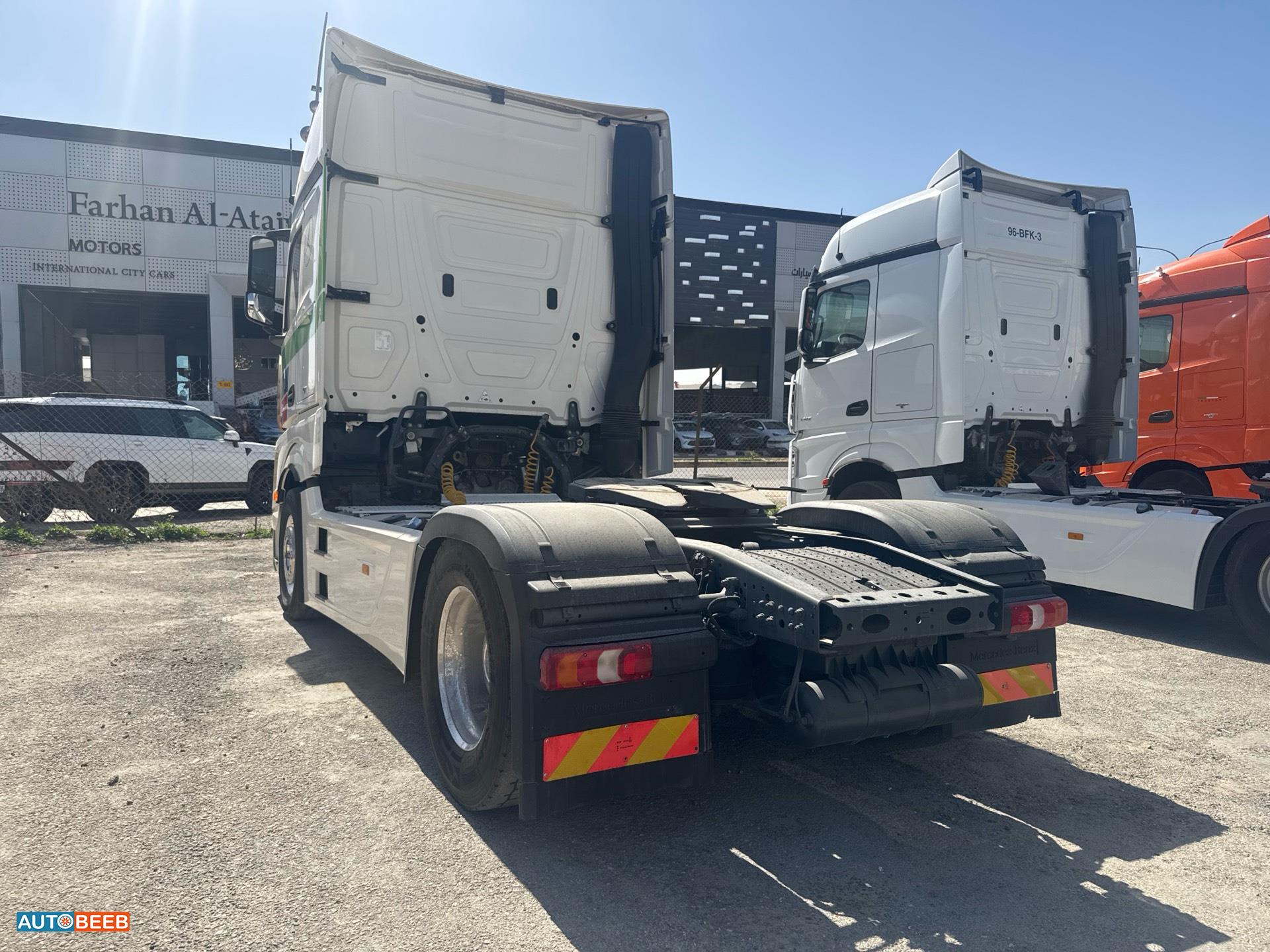 راس تريلا مرسيدس بنز 2015