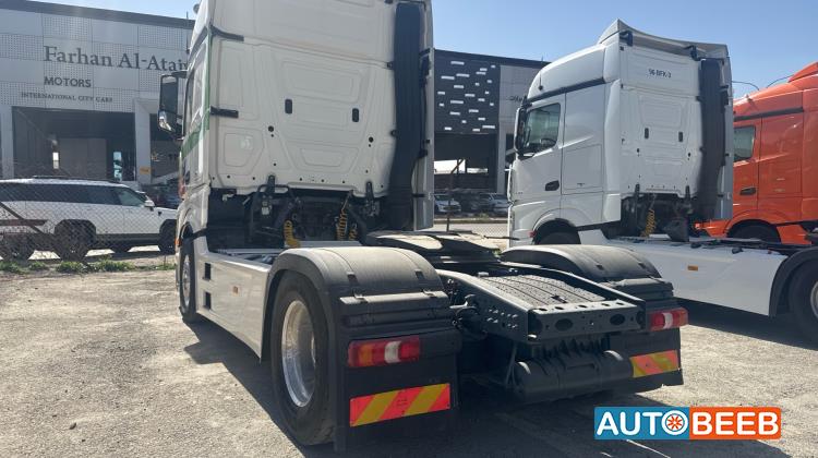 راس تريلا مرسيدس بنز 2015