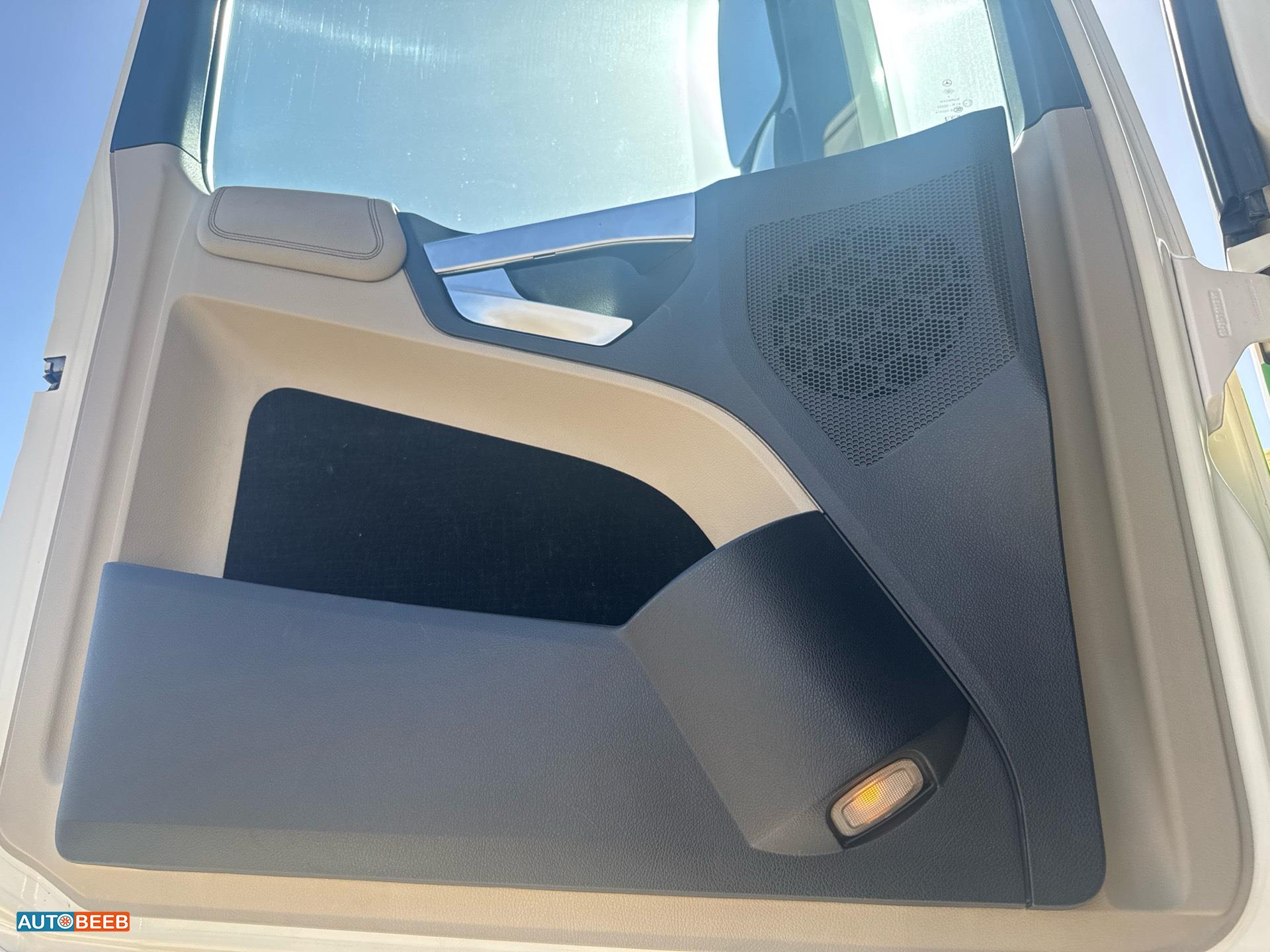 راس تريلا مرسيدس بنز 2015