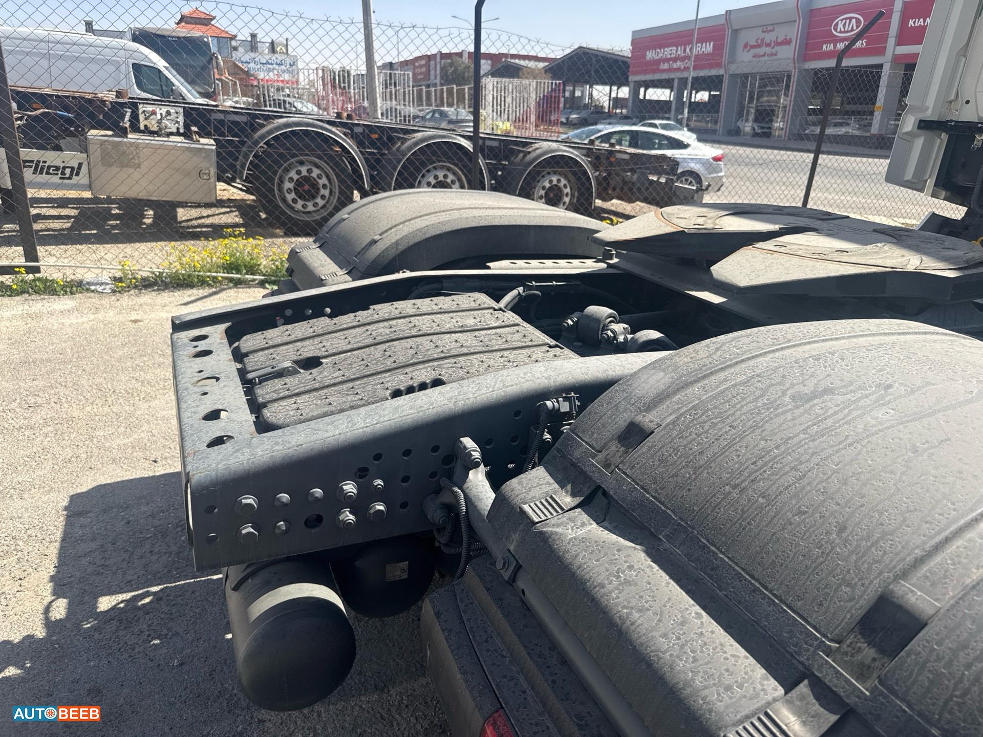 راس تريلا مرسيدس بنز 2015