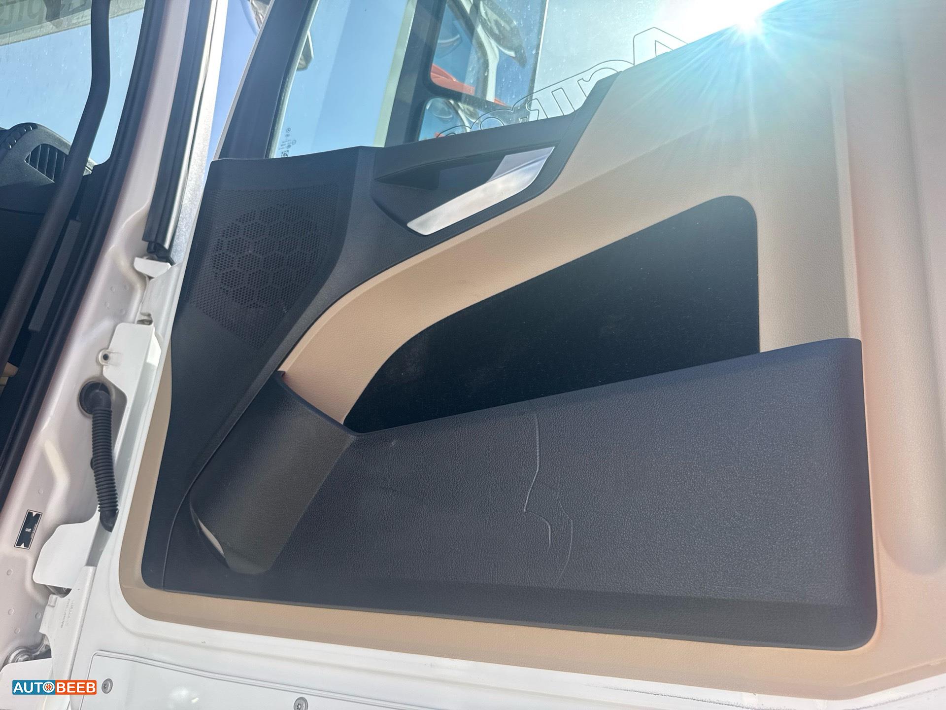 راس تريلا مرسيدس بنز 2015