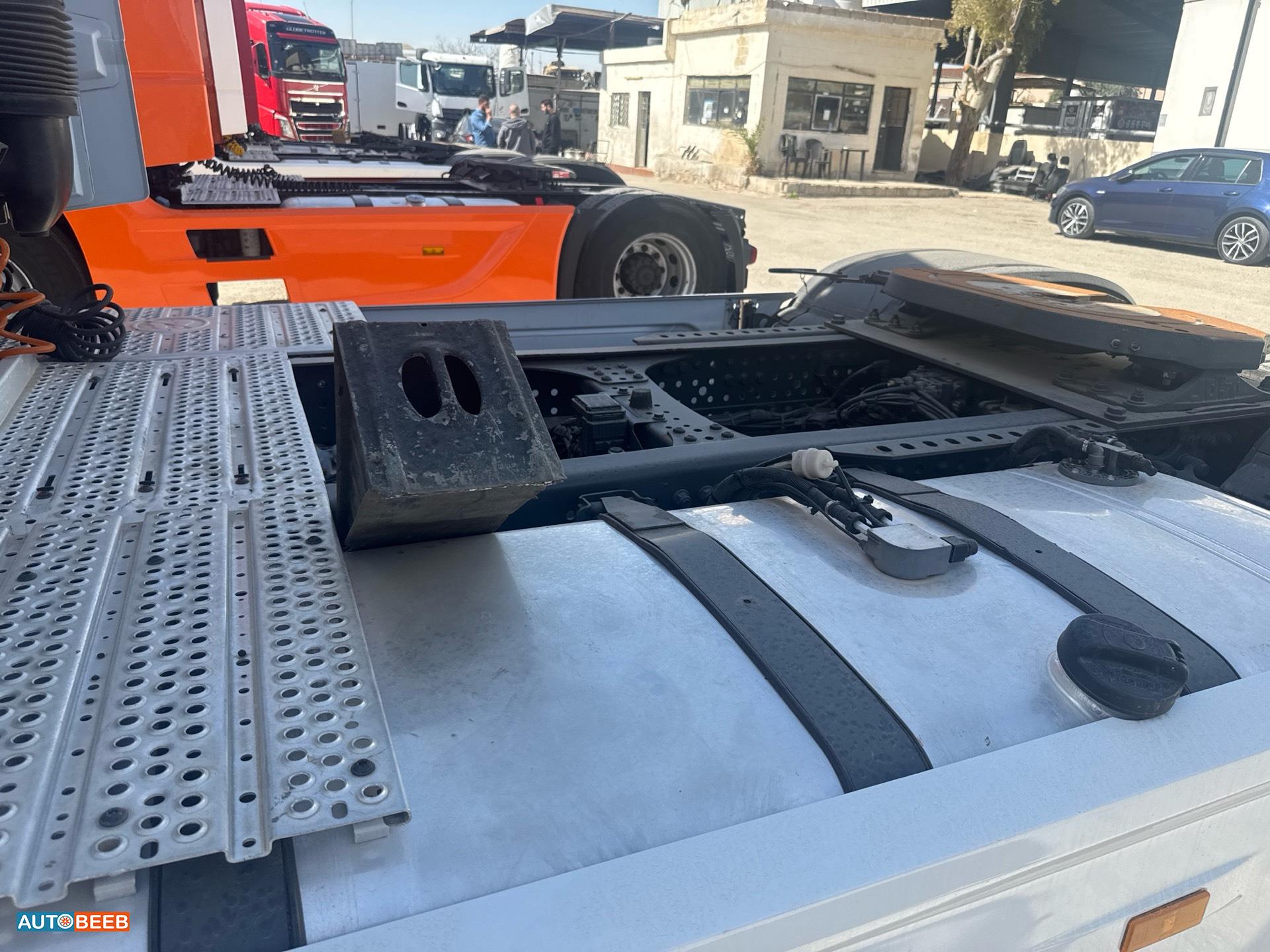 راس تريلا مرسيدس بنز 2015