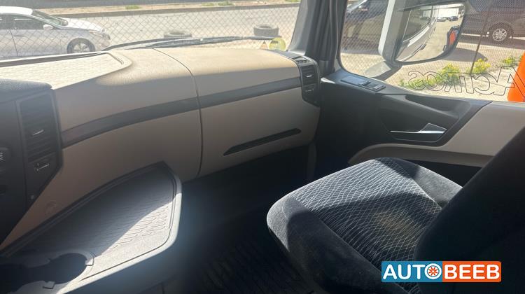 راس تريلا مرسيدس بنز 2015