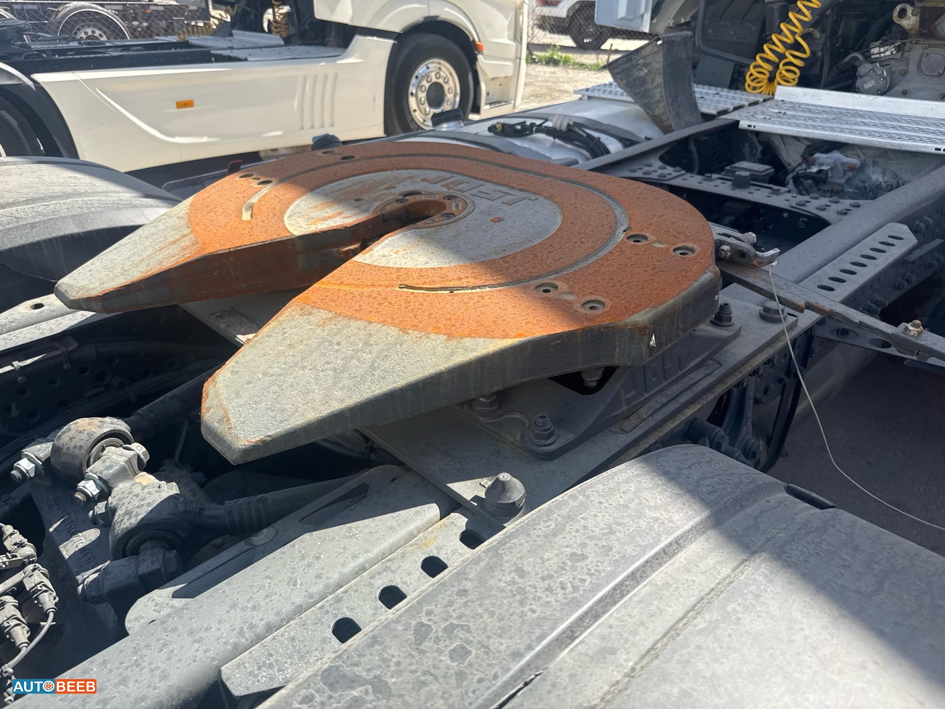 راس تريلا مرسيدس بنز 2015