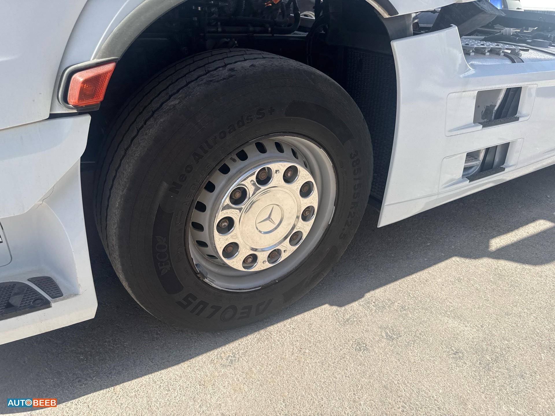 راس تريلا مرسيدس بنز 2015