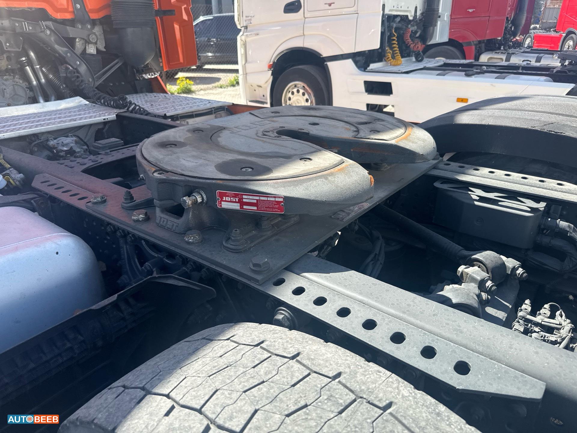 راس تريلا مرسيدس بنز 2015